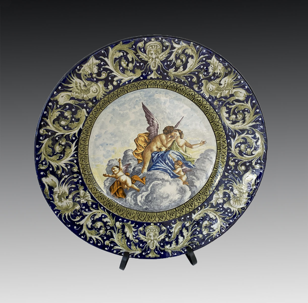 19TH CENTURY ITALIAN MAJOCILA CHARGER: