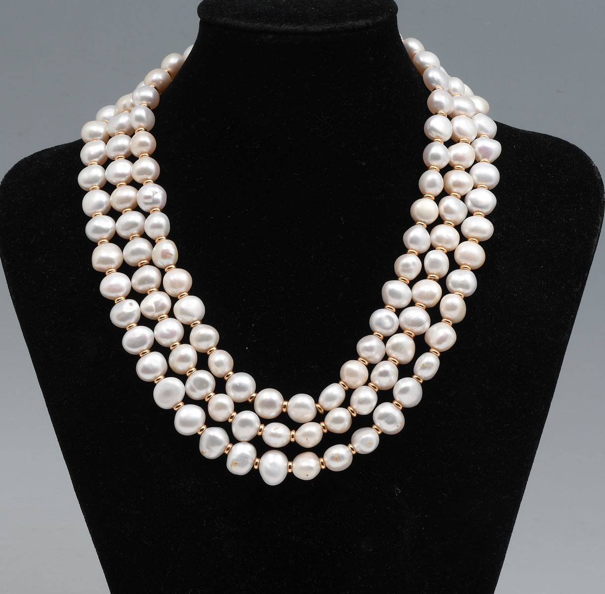 18K FRESHWATER PEARL NECKLACE  36cc71