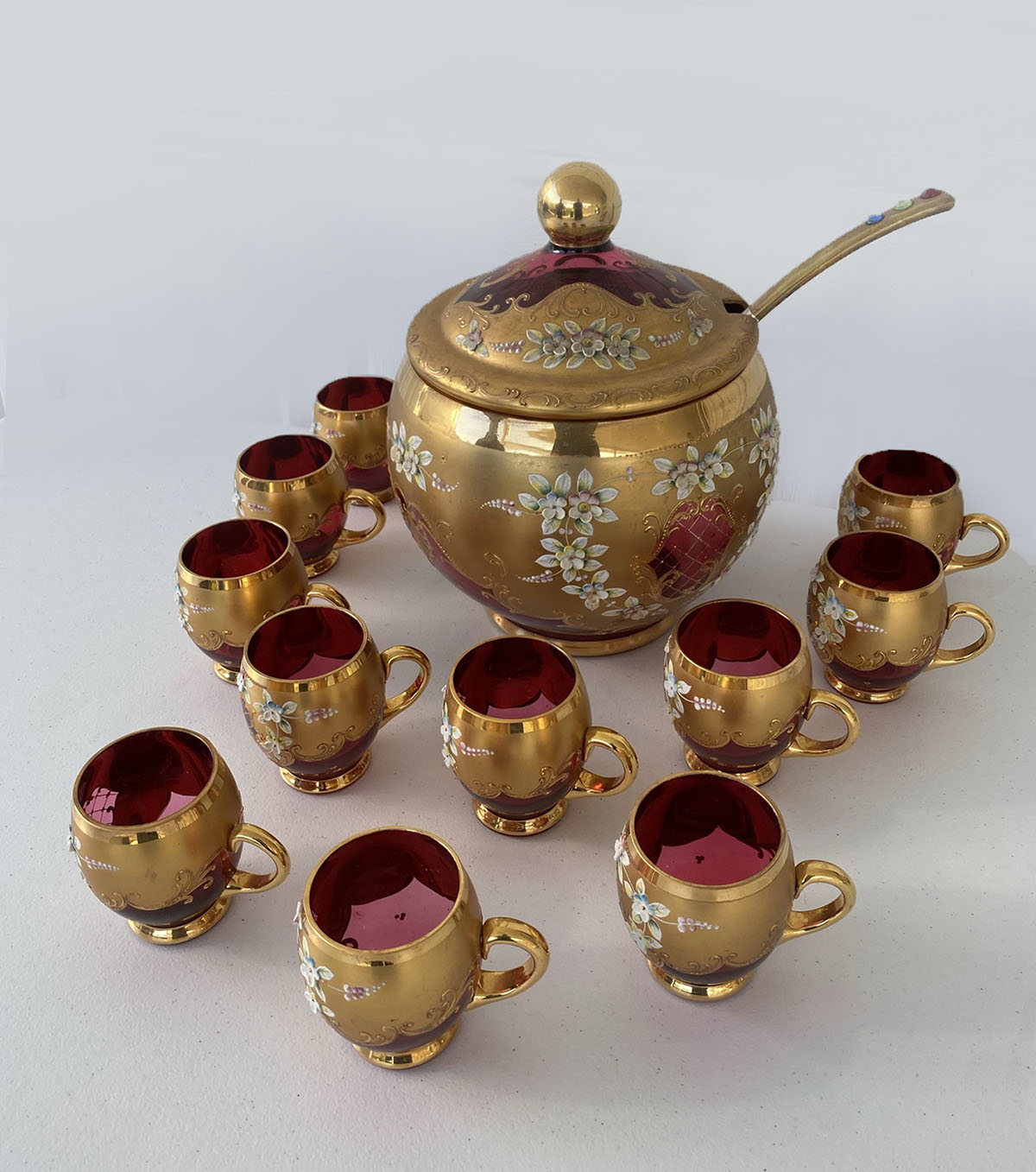 13 PIECE GOLD DECORATED ITALIAN PUNCH