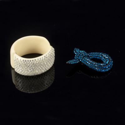 A white plastic hinged bracelet 36cd4c