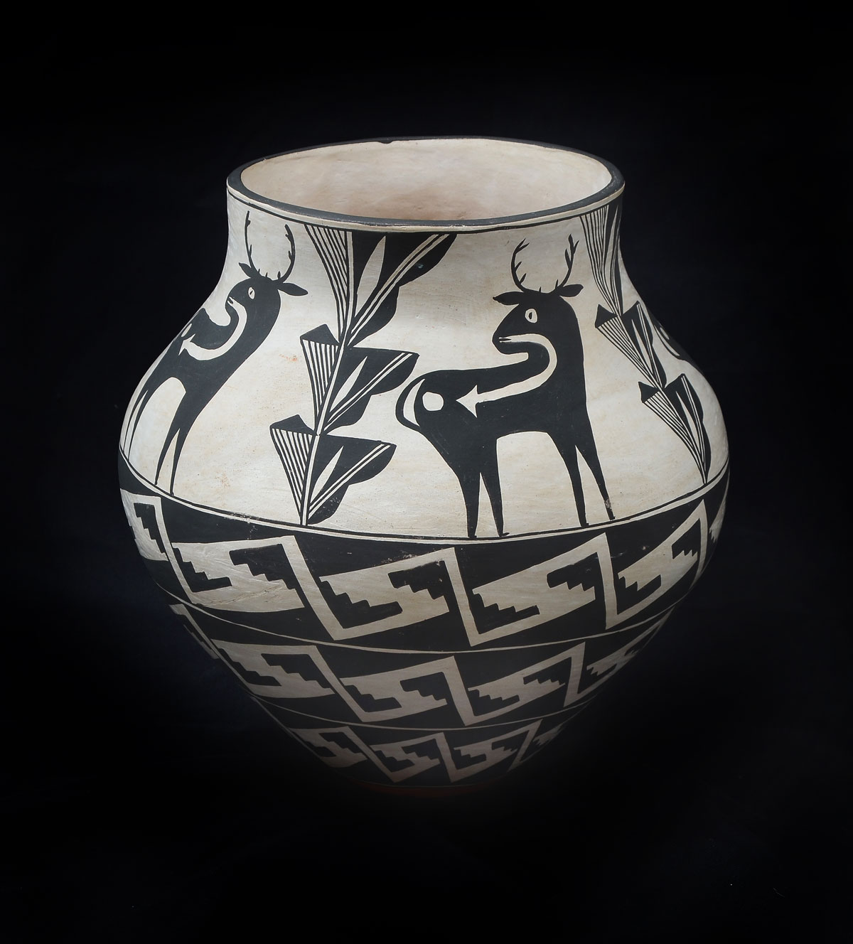 LARGE NATIVE AMERICAN INDIAN ACOMA VASE: