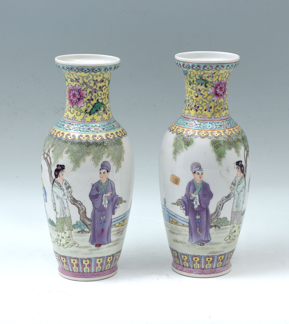 2 CHINESE FAMILLE ROSE ENAMELED 36d0e6