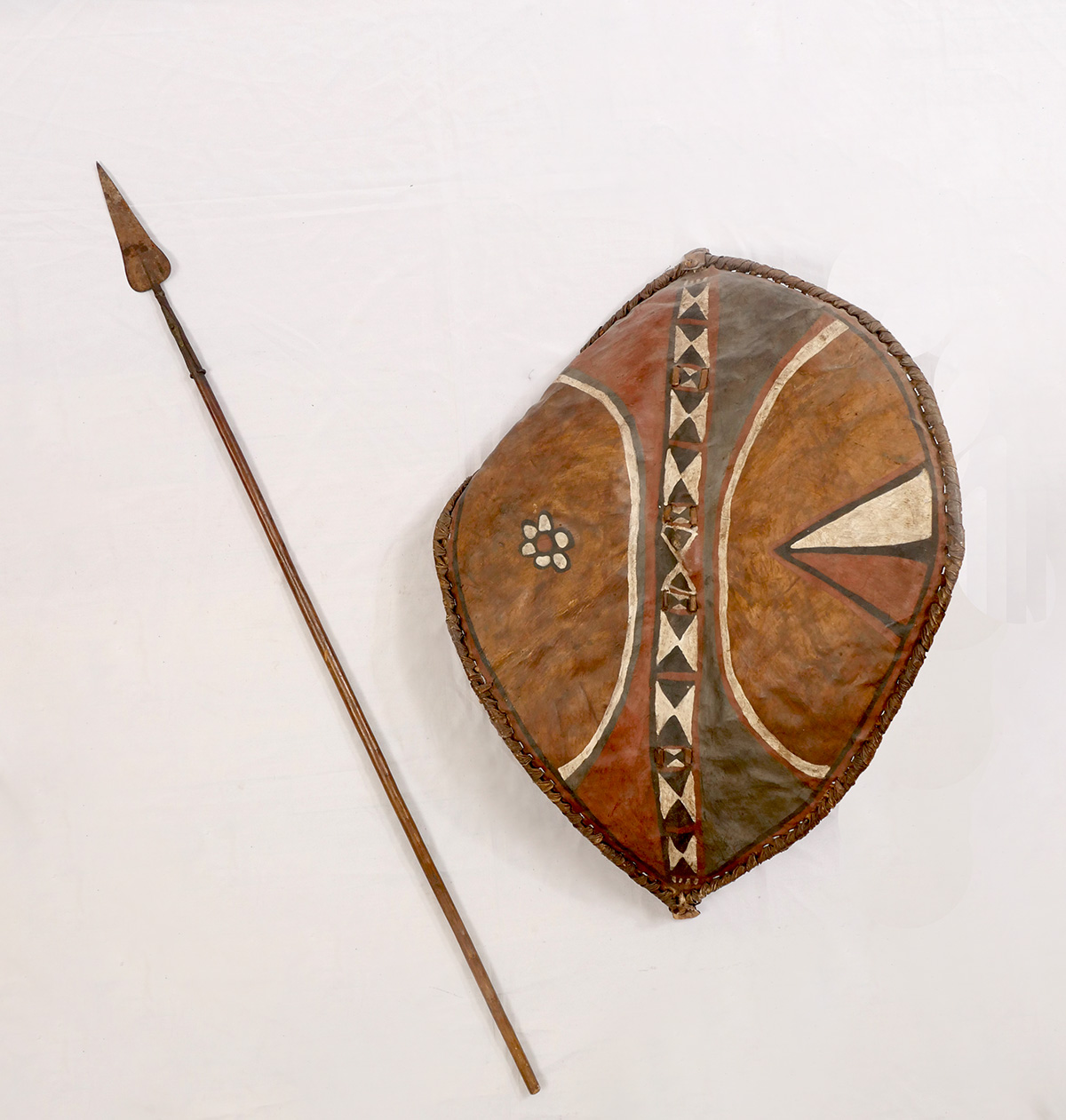 AFRICAN MAASAI WARRIORS SHIELD 36d22b