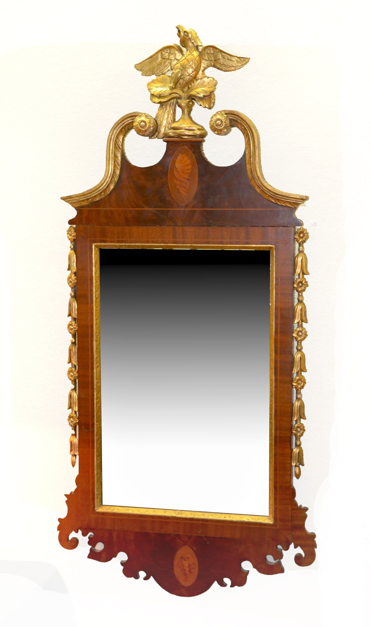 CHIPPENDALE MIRROR WITH EAGLE CREST:
