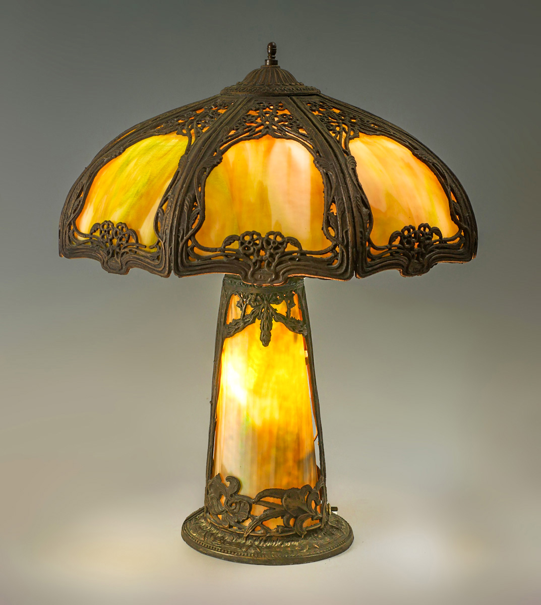 8 PANEL SLAG GLASS LAMP WITH LIGHTHOUSE