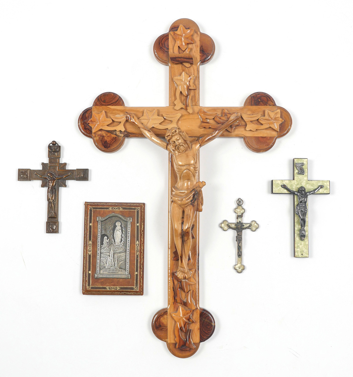 5 PC. RELIGIOUS CRUCIFIX & PLAQUE: