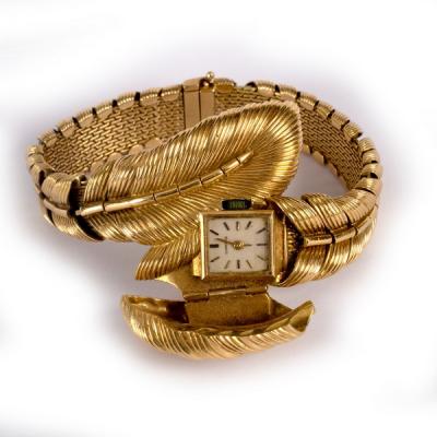 A lady's 18ct gold bracelet watch