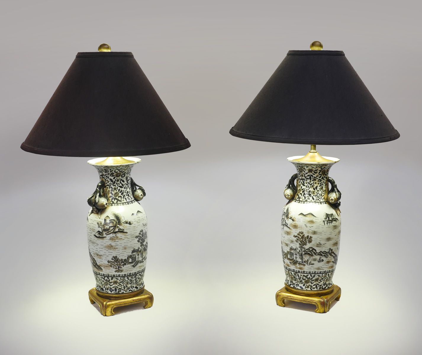 PAIR OF ORIENTAL LAMPS: 2- Chinese