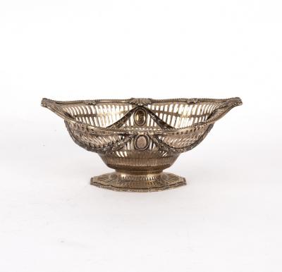An oval silver basket London 1891  36d4b3