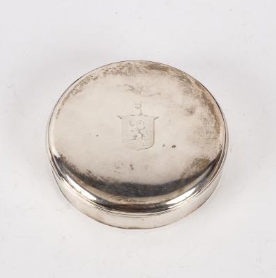 A George III circular silver box  36d4b8