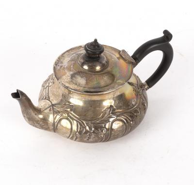 A silver teapot, E&D, London 1905,