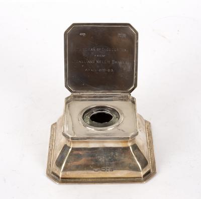 A silver inkwell Goldsmiths  36d4df