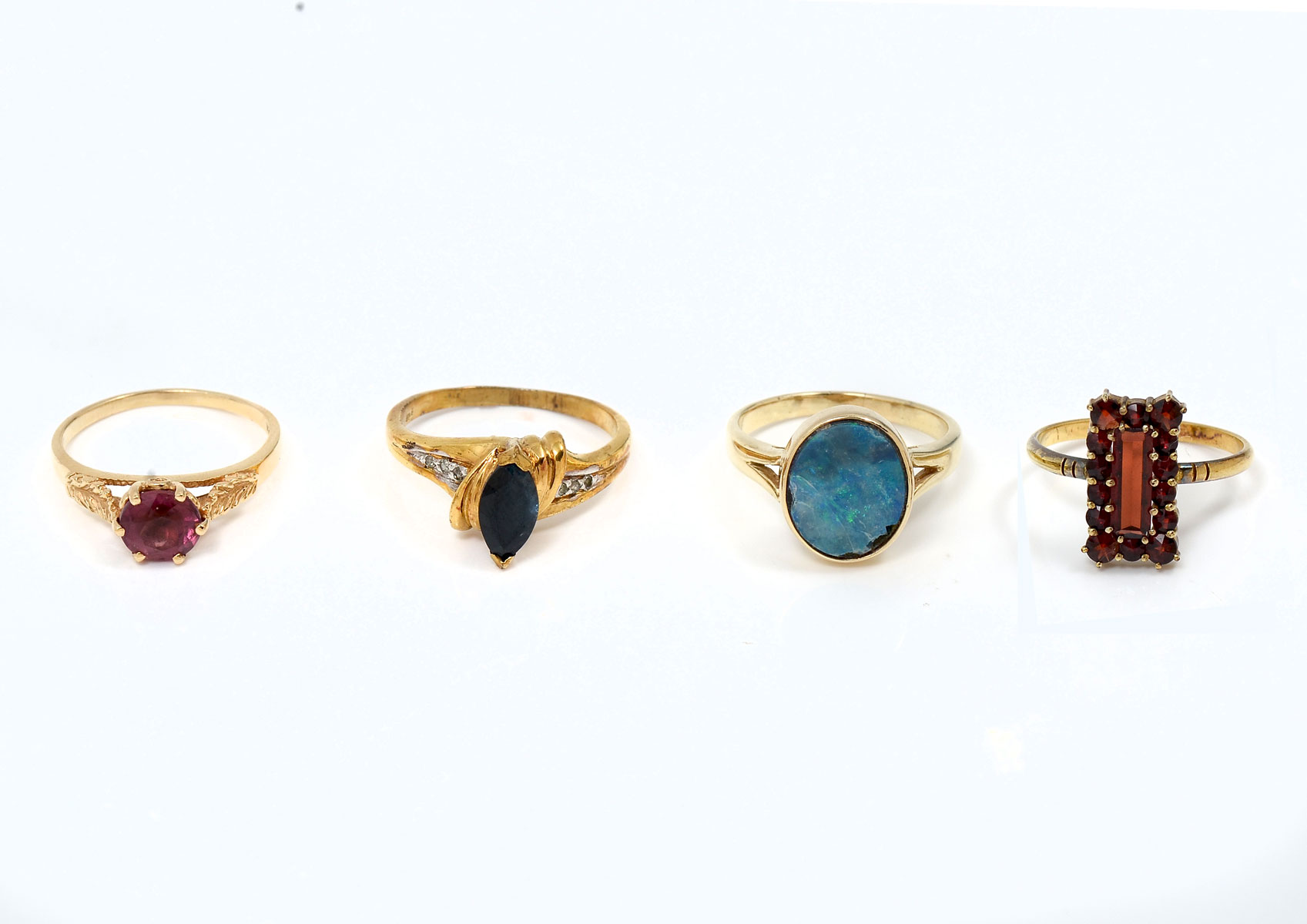 LOT OF 4 GEMSTONE RINGS Three 36d4e3