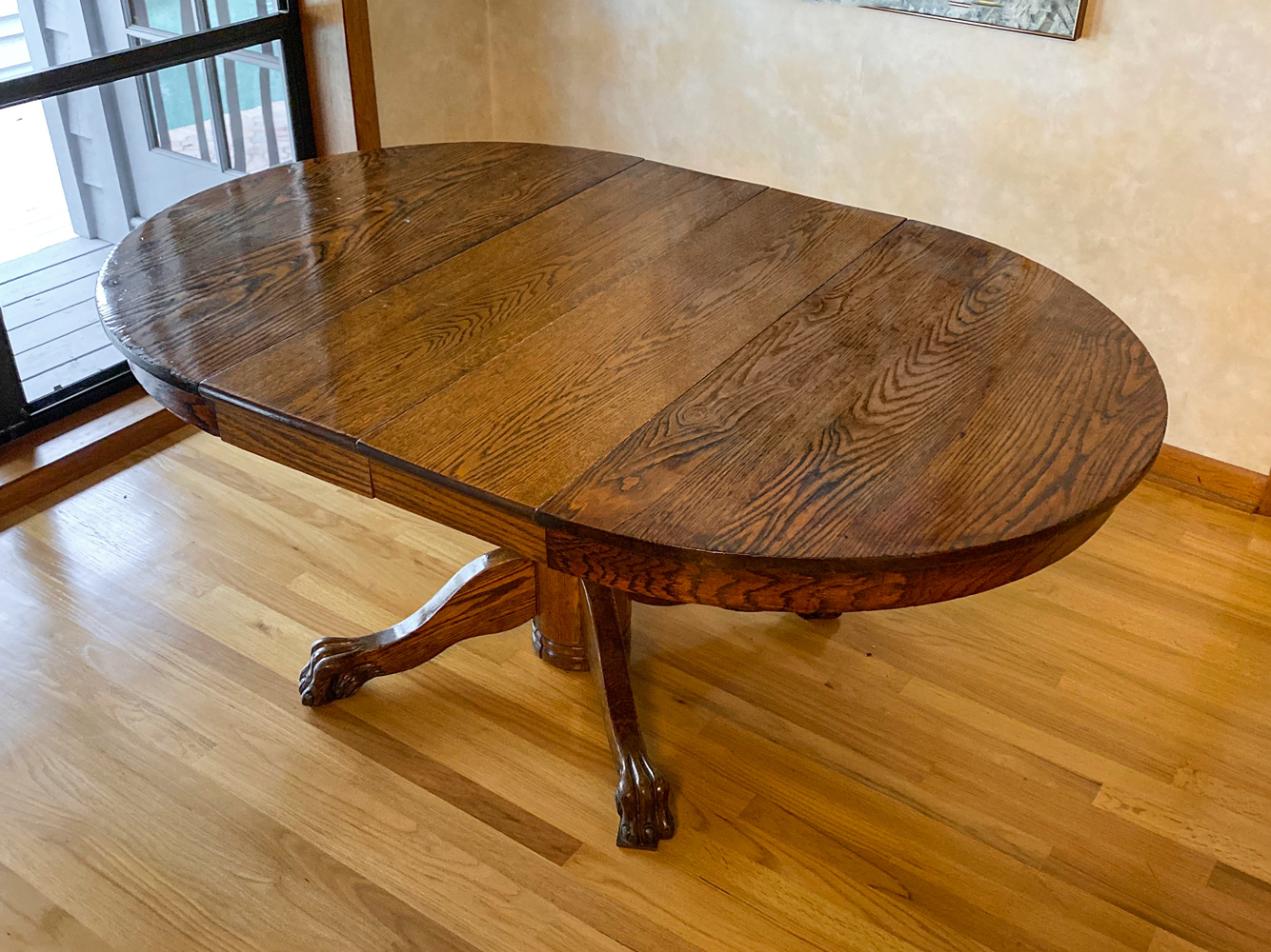 OAK DINING TABLE WITH TWO LEAVES: