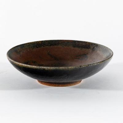 A shallow stoneware bowl by Henry 36d585