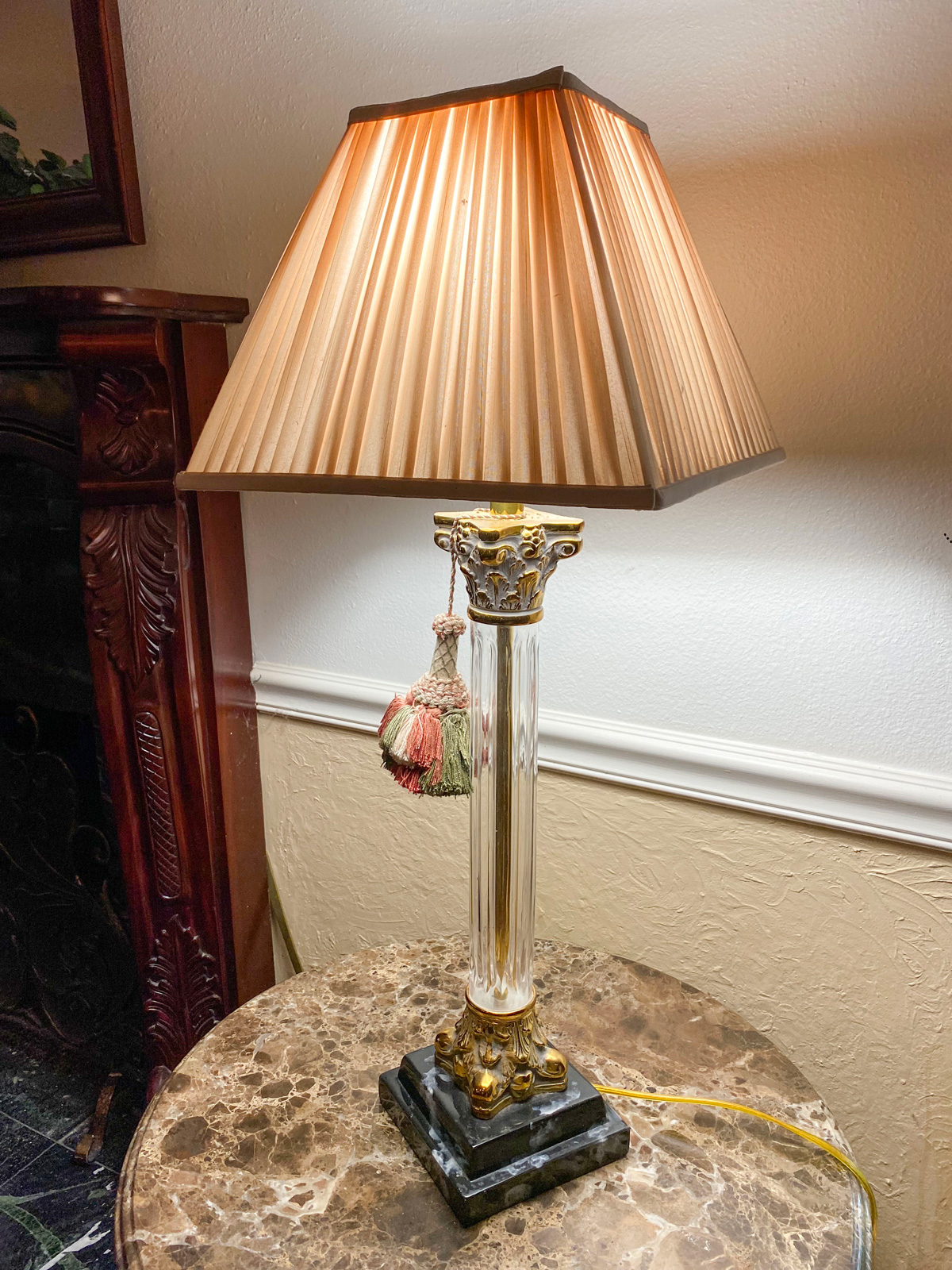 CORINTHIAN COLUMN FORM LAMP BASE: