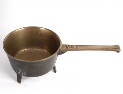 An 18th Century bell metal skillet on