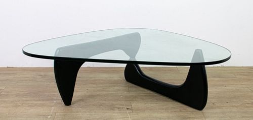 COCKTAIL TABLE IN THE MANNER OF 36ff1f