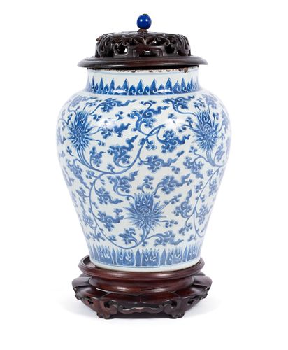LARGE CHINESE BLUE AND WHITE GINGER 37004e