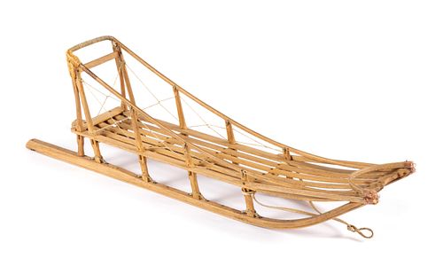 AN INUIT MODEL SLEDAN INUIT MODEL SLED
Alaskan