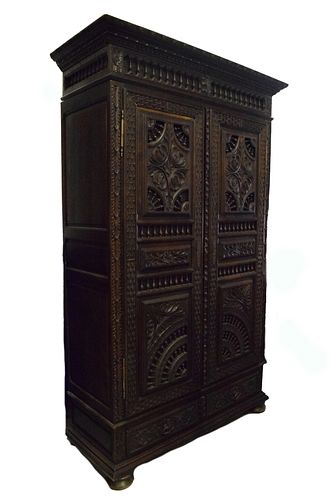 19TH CENTURY FRENCH CARVED ARMOIREBrittany 3700e9