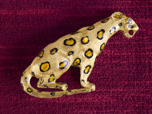 18KT LEOPARD BROOCHBrooch has brown 3700f9