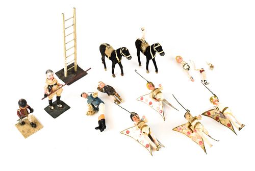 GROUPING OF CIRCUS PERFORMER FIGURINESHand 370108