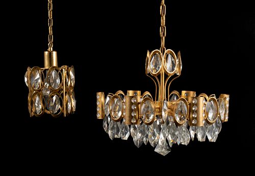 HOLLYWOOD REGENCY CHANDELIER AND 370238