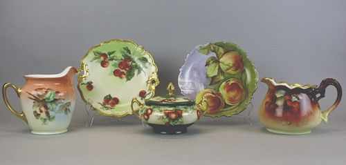 GROUPING OF FIVE PORCELAIN SERVING 37034d