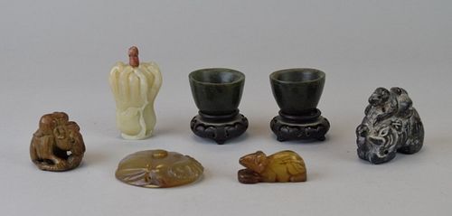 GROUPING OF CHINESE & JAPANESE DECORATIVE