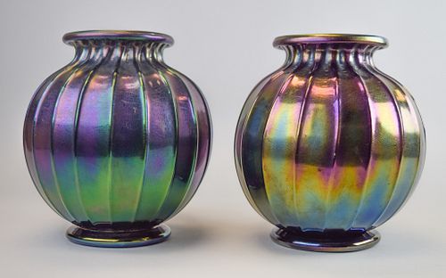 PAIR OF IRIDESCENT ART GLASS VASESPair 37060a