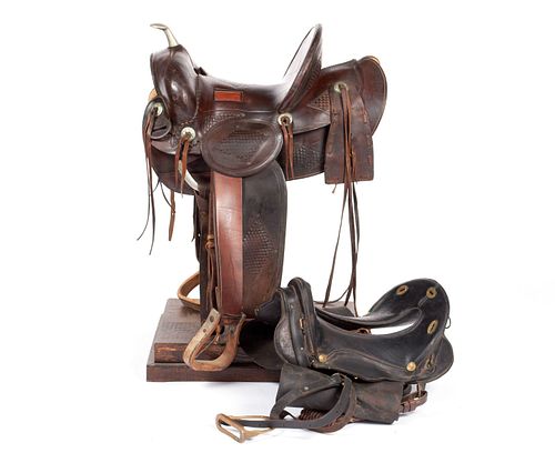 LEATHER SADDLES WITH STANDLEATHER SADDLES