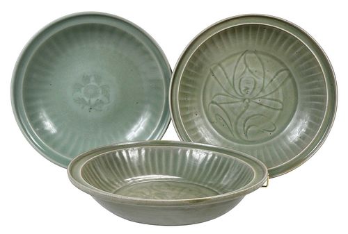 THREE CHINESE CELADON DISHESYuan dynasty