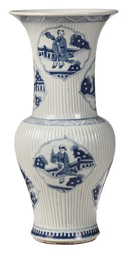 CHINESE BLUE AND WHITE PORCELAIN 370a37