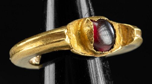 9TH C JAVANESE GOLD RING W GARNET 370abc