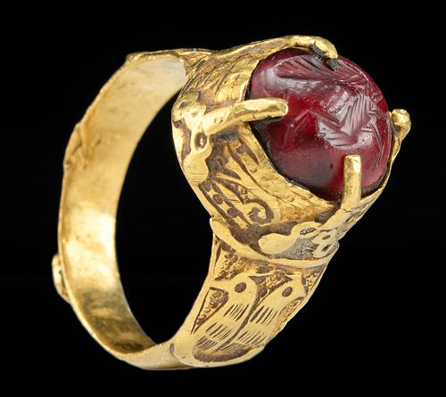 11TH C PERSIAN GOLD RING GARNET 370ba5