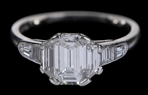 PLATINUM EMERALD CUT DIAMOND RING 370db4