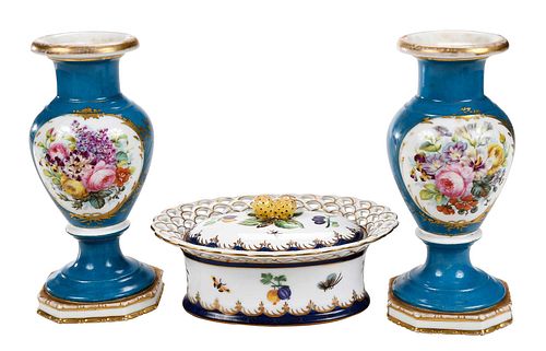 PAIR OF PORCELAIN VASES AND LIDDED 371242