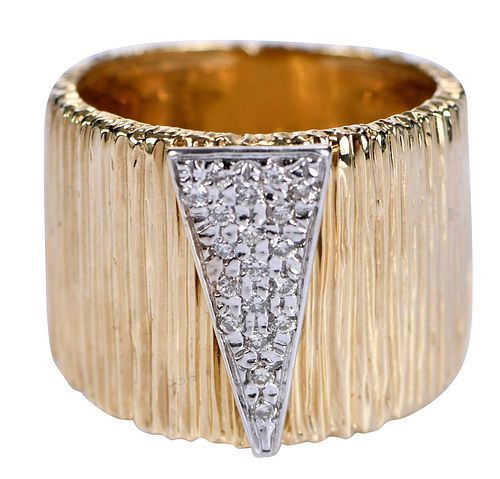 14KT. TEXTURED DIAMOND BAND19 round