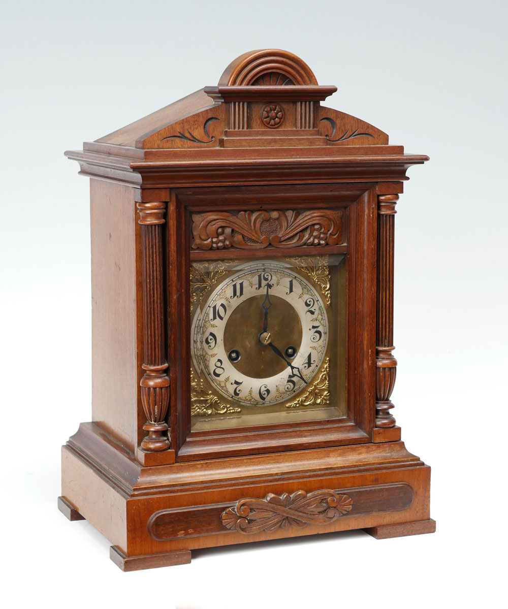 CARVED WALNUT BRACKET CLOCK Walnut 36eeee