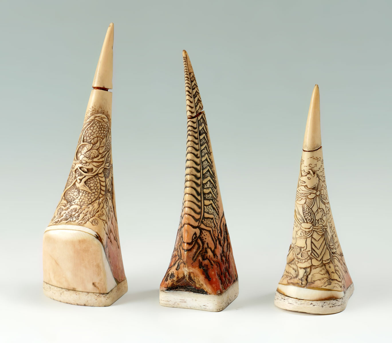 3 HORN BILL SCRIMSHAW SNUFF BOTTLES  36f12a