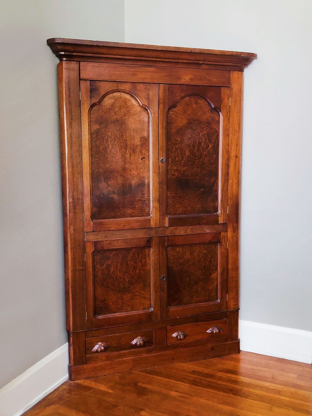 LARGE CORNER CUPBOARD Large corner 36f217