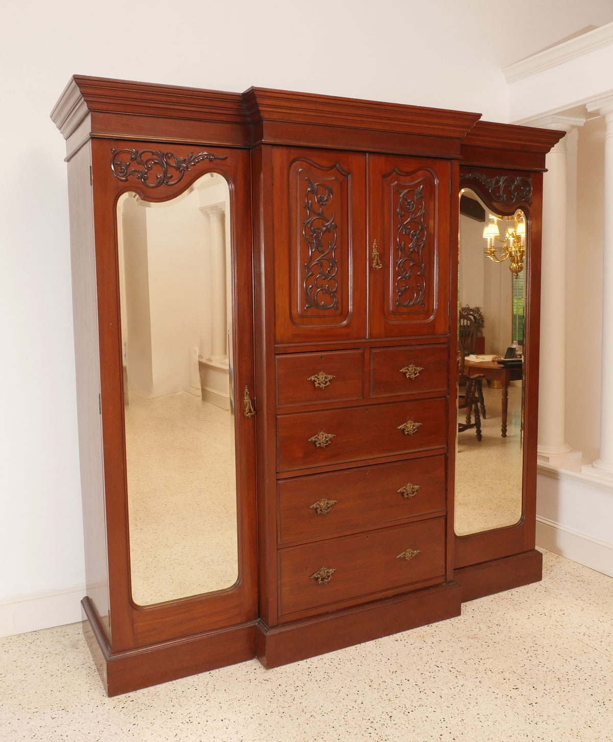 VICTORIAN 4 DOOR ARMOIRE 2 WITH FULL