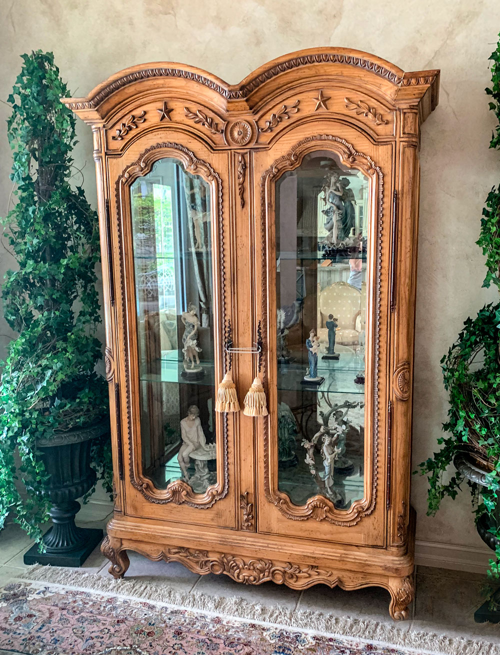 DOUBLE DOOR CARVED CURIO CABINET: