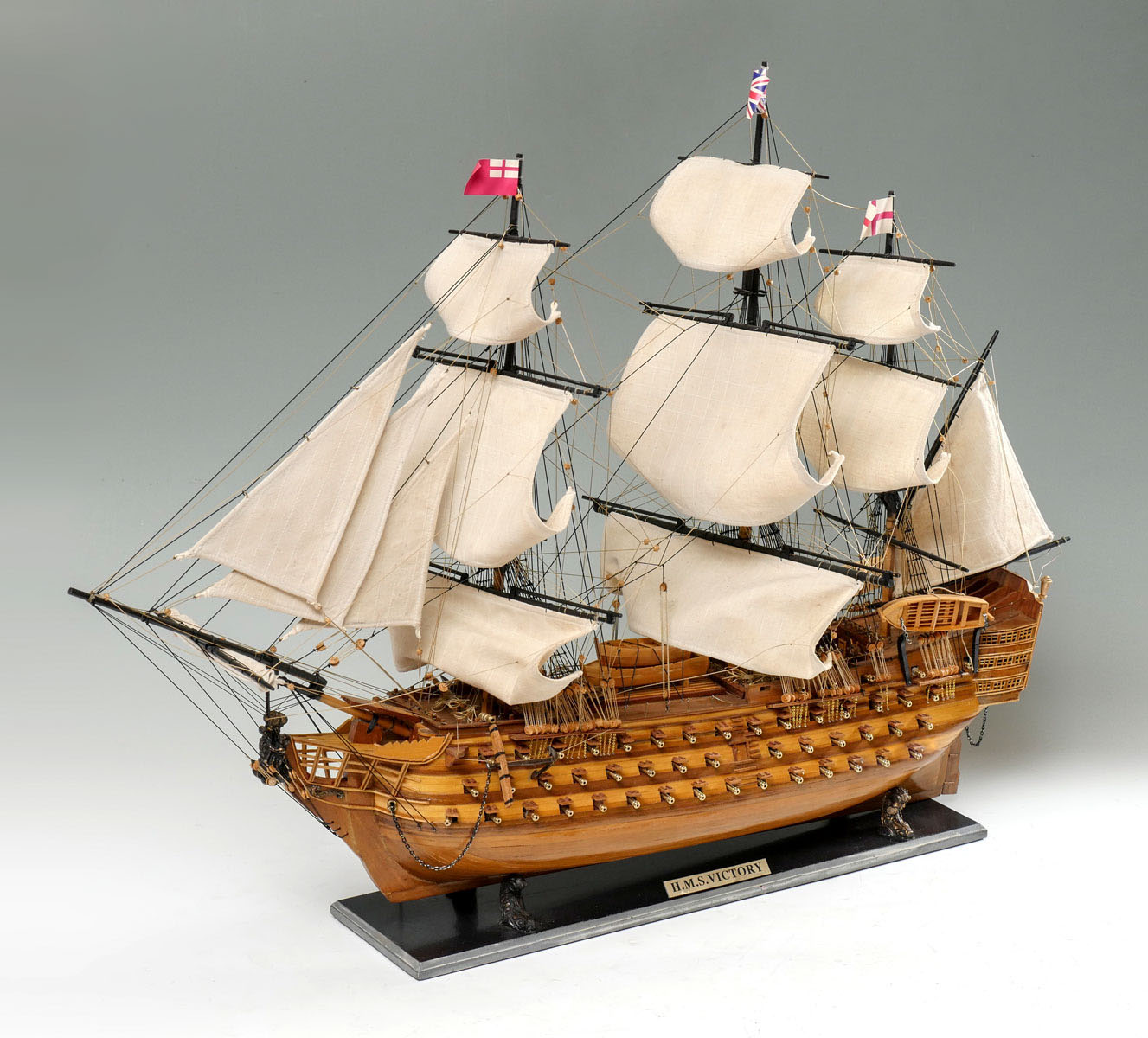 ENGLISH H.M.S. VICTORY SHIP MODEL: Wooden