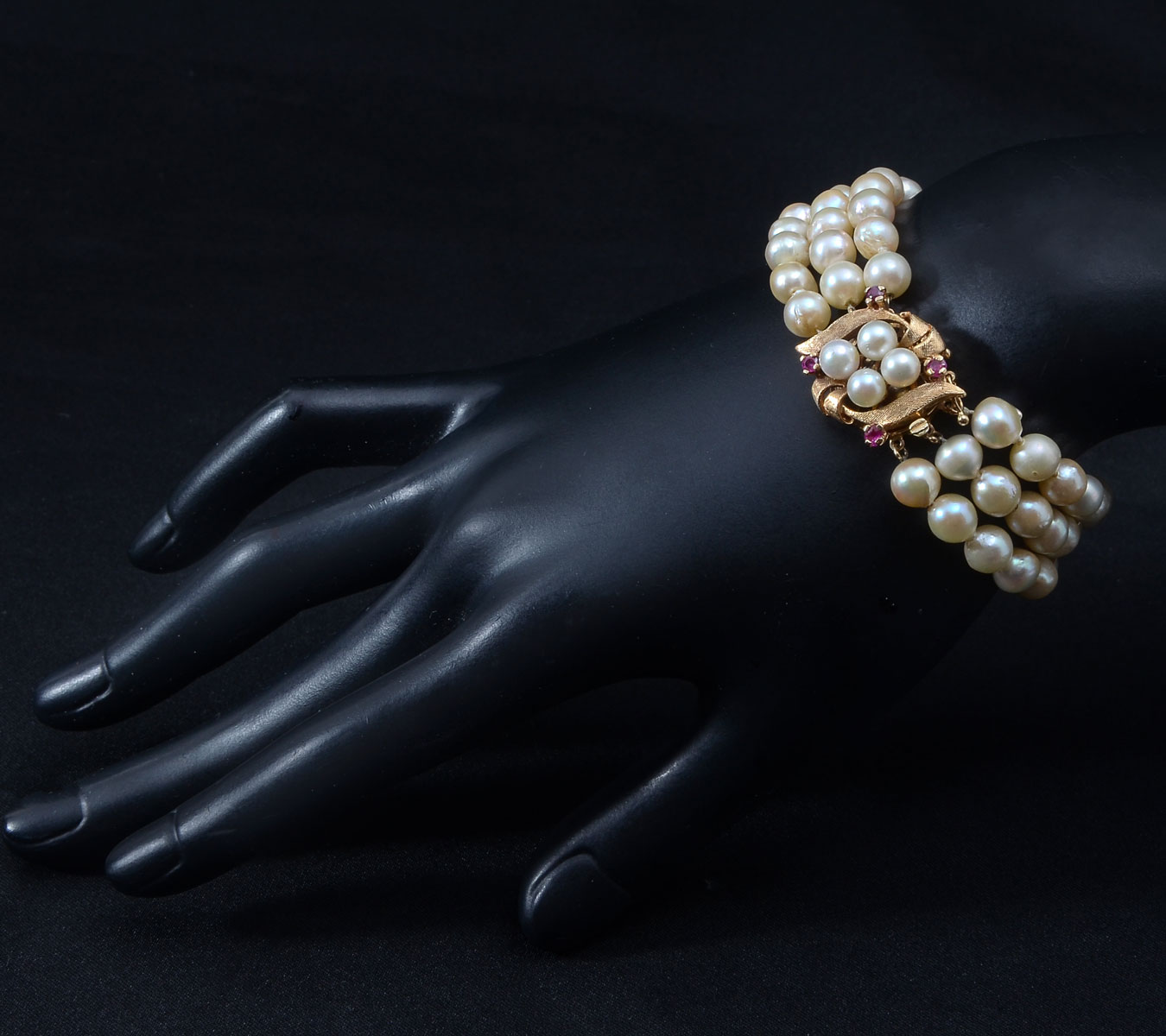 3 STRAND CULTURED PEARL BRACELET  36f3c6