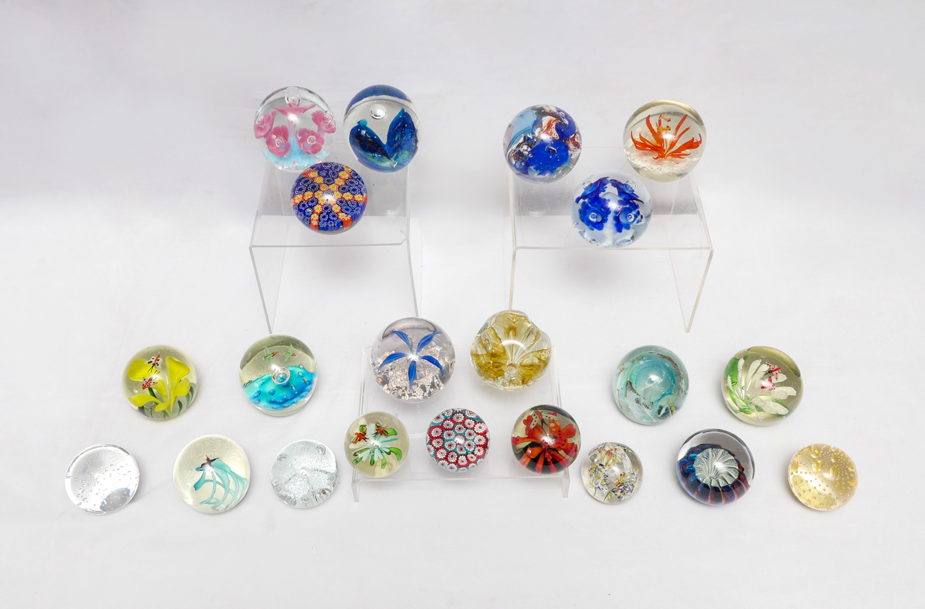 21 PC ART GLASS PAPERWEIGHT COLLECTION  36f488