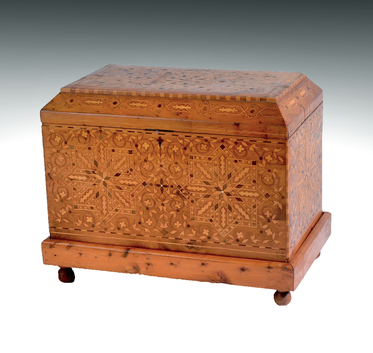 INLAID CONTINENTAL CHEST CAMPHORE  36f497