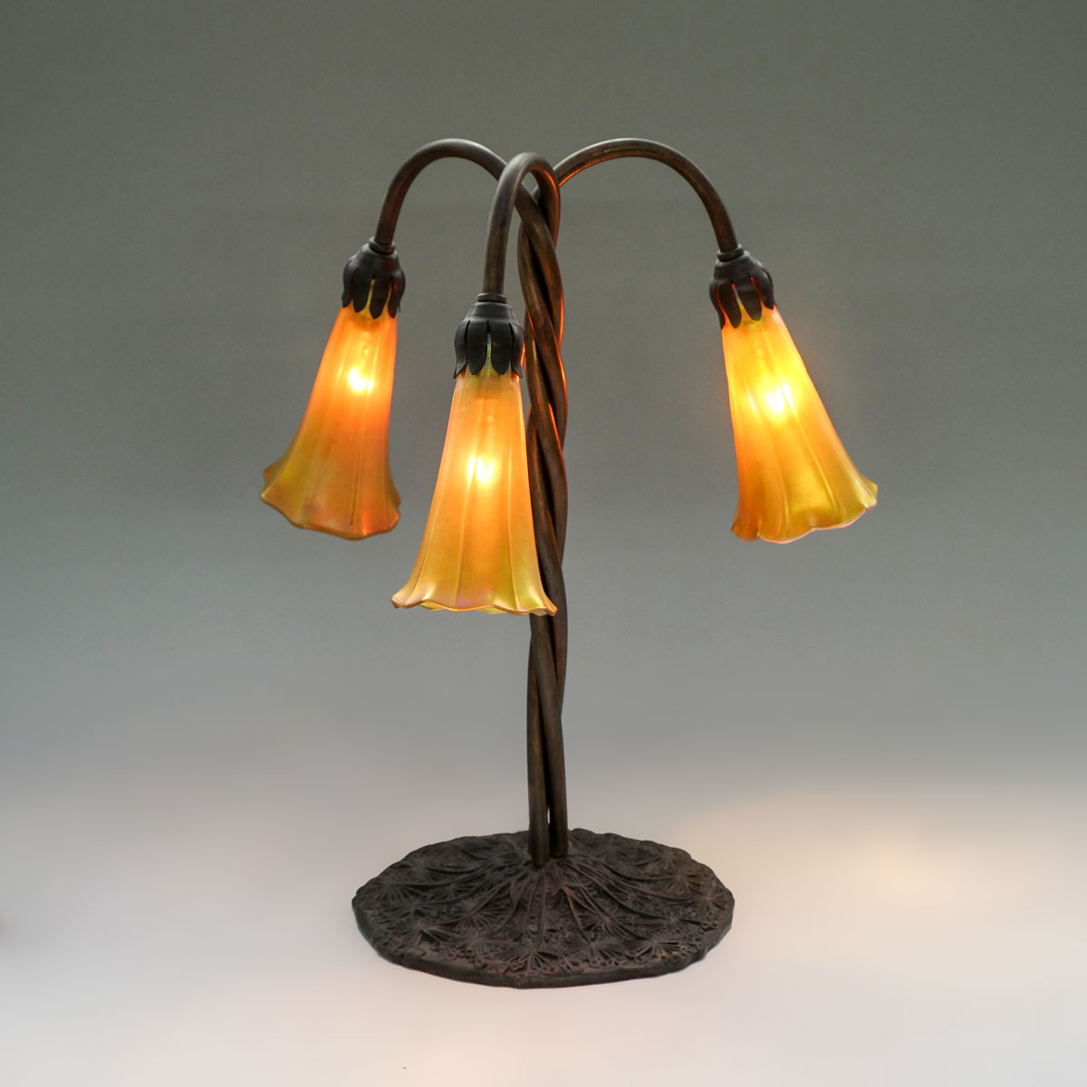 LUNDBERG ART GLASS FLORIFORM LAMP: