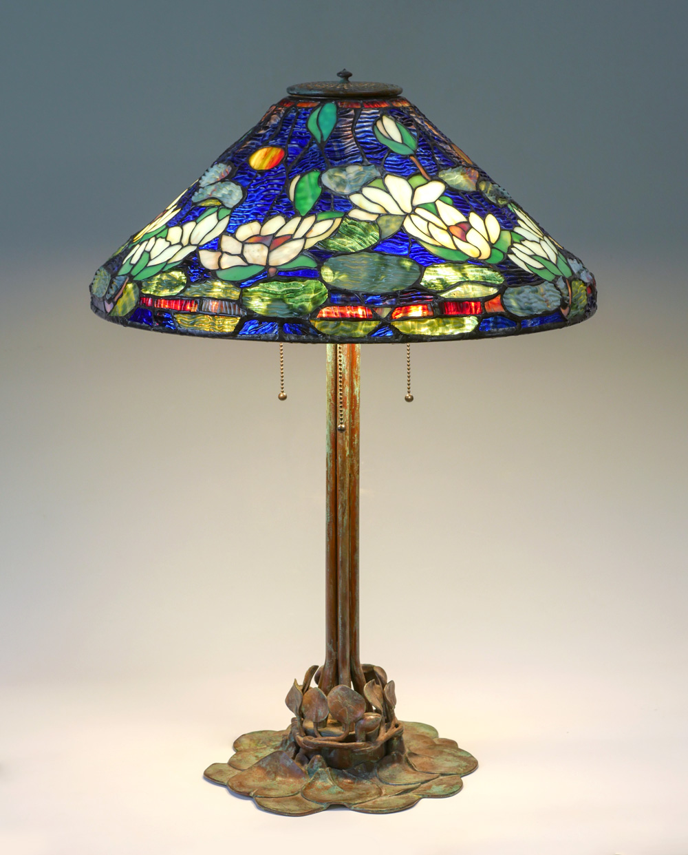 TIFFANY STYLE LEADED LILY PAD LAMP: